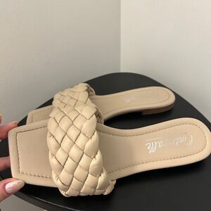 Beautiful leather sandals slide on cream colour